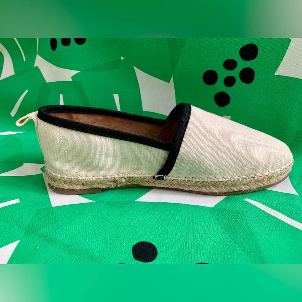 NWOT Espadrille Slip-On Flats Amazon Essentials Size 8 - Picture 4 of 9